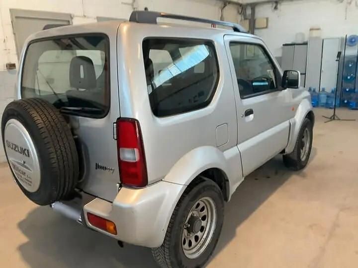 Usata Suzuki Jimny 86 CV (63 kW) 2009 Argento SUV