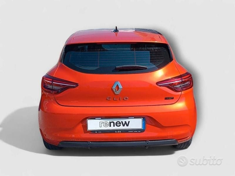 Usata Renault Clio V Zen 140 CV (102 kW) 2021 Arancione Berlina