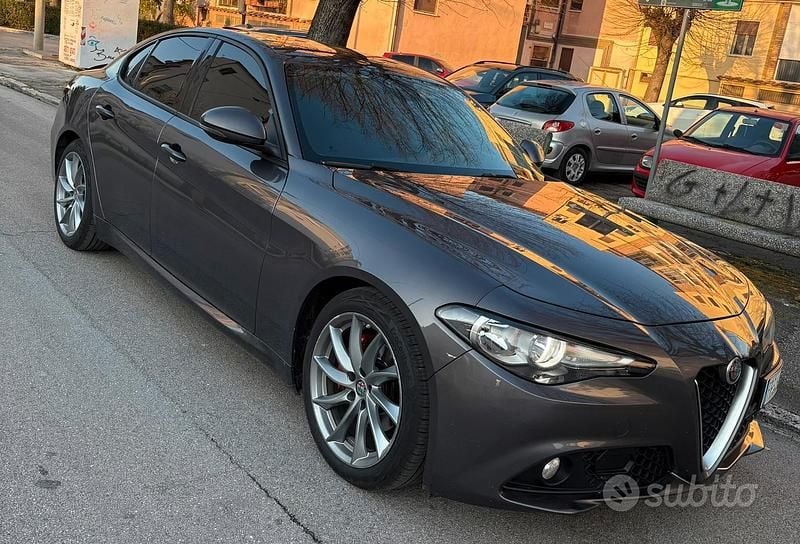 Usata Alfa Romeo Giulia Super 150 CV (110 kW) 2016 Grigio Berlina