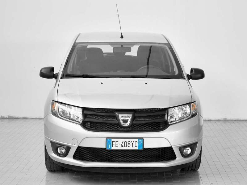 Argento Usata 2016 Dacia Sandero Due volumi | 8800 € (Cara) - Immagine 1/4