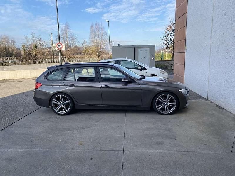 Usata BMW 318 Luxury Line 143 CV (105 kW) 2015 Station wagon