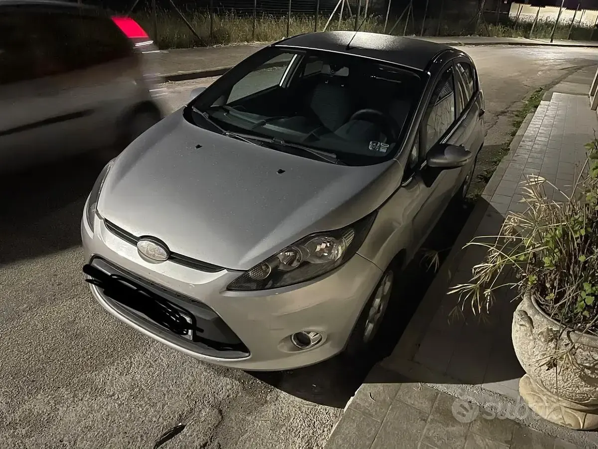 Usata Ford Fiesta 96 CV (70 kW) 2009 Grigio Berlina