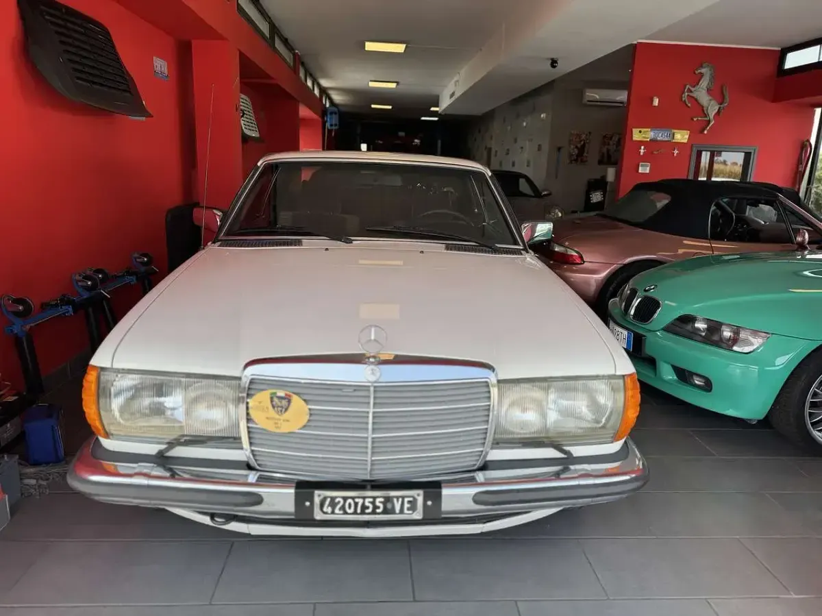 Usata Mercedes 280 156 CV (114 kW) 1979 Bianco Utilitaria
