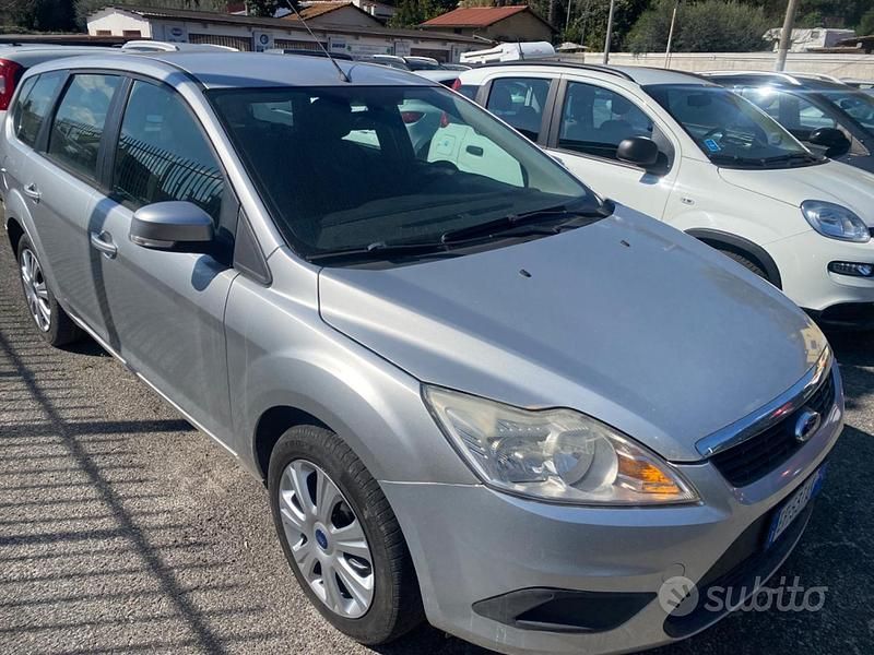 Usata Ford Focus 109 CV (80 kW) 2010 Grigio Station wagon