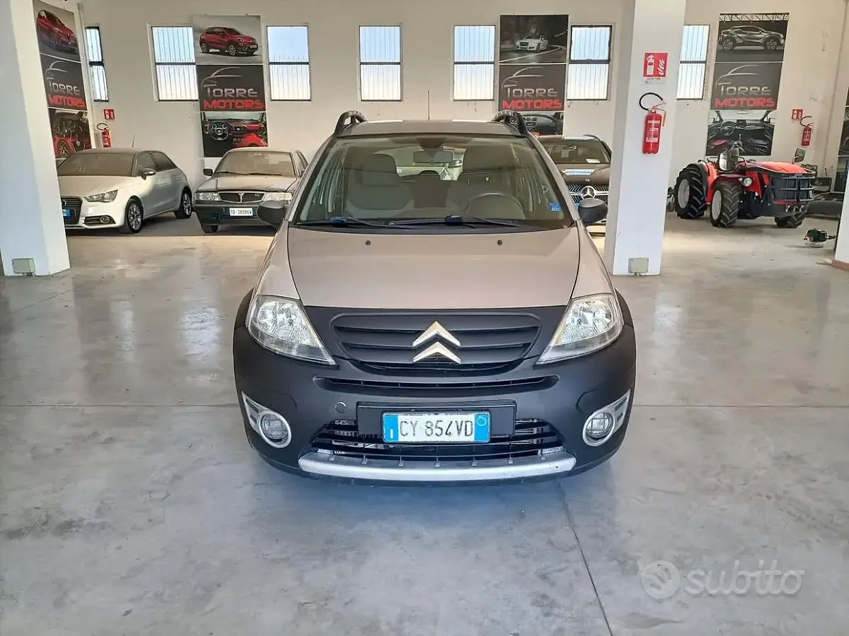 Usata Citroën C3 Exclusive 90 CV (66 kW) 2005 Beige Berlina