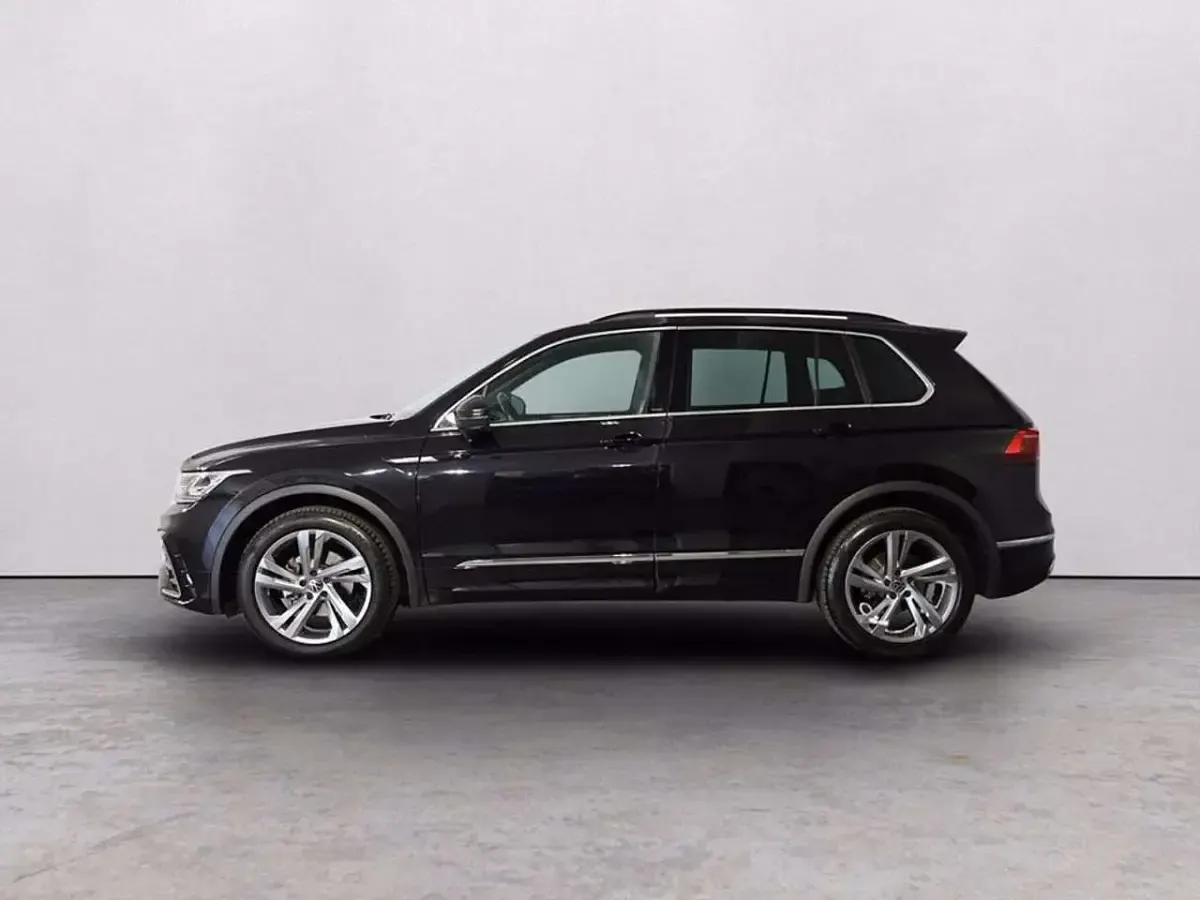 Usata VW Tiguan R-line 150 CV (110 kW) 2023 Deep black perlato SUV