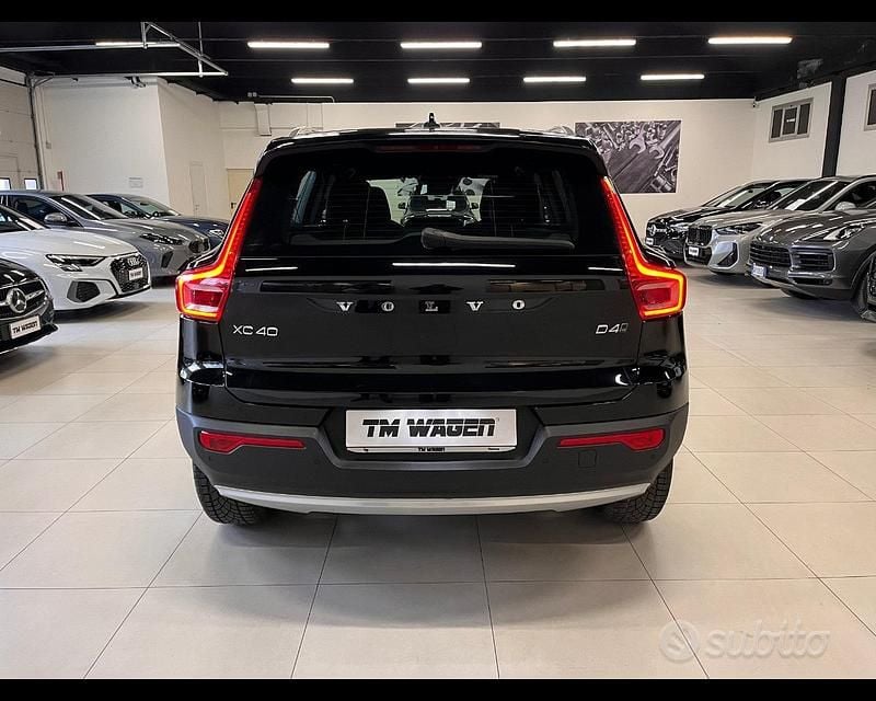 Usata Volvo XC40 Momentum 190 CV (139 kW) 2020 Nero SUV