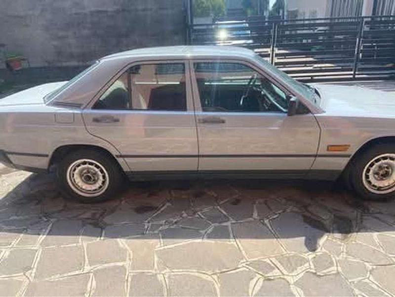 Usata Mercedes 190 122 CV (89 kW) 1983 Berlina