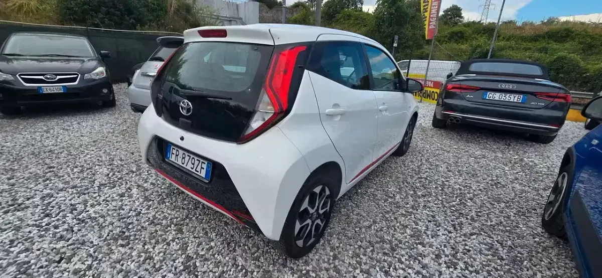 Usata Toyota Aygo Cool 69 CV (50 kW) 2018 Bianco Utilitaria