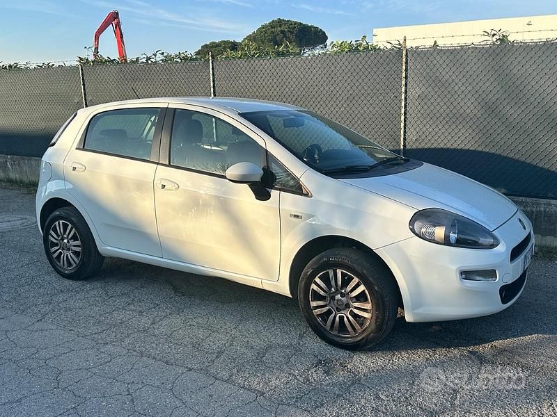 Usata Fiat Punto Lounge 77 CV (56 kW) 2014 Bianco Utilitaria