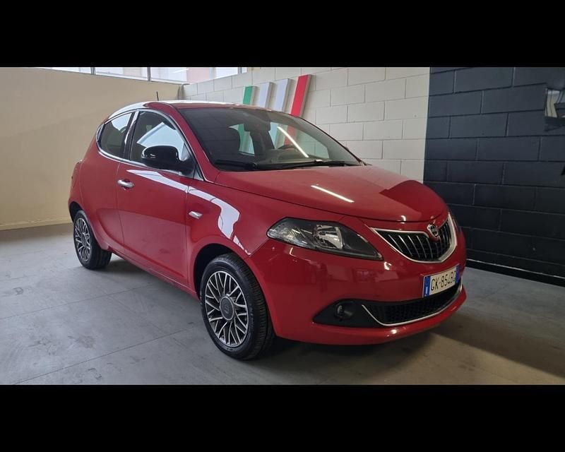 Usata Lancia Ypsilon Gold 69 CV (50 kW) 2022 Rosso Utilitaria