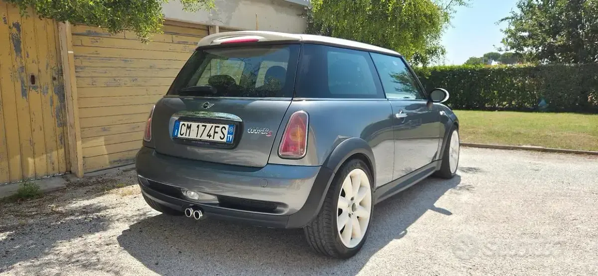 Usata Mini Cooper S 170 CV (125 kW) 2004 Grigio Utilitaria