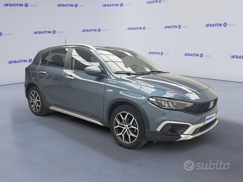 Usata Fiat Tipo Cross 133 CV (97 kW) 2022 Grigio Utilitaria