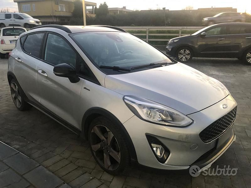 Usata Ford Fiesta Active 100 CV (73 kW) 2019 Grigio Utilitaria