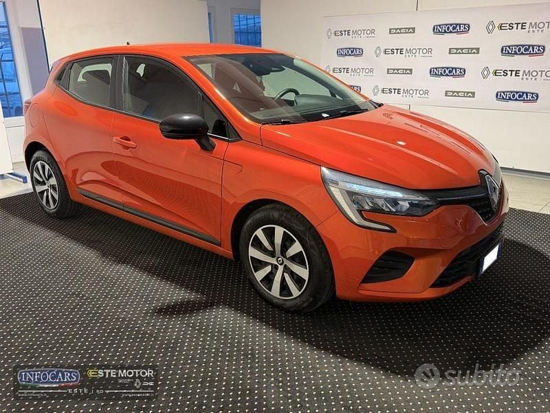 Usata Renault Clio V Equilibre 65 CV (47 kW) 2023 Orange metallizzato Berlina