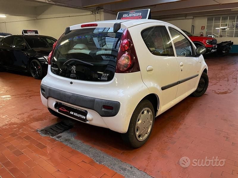 Usata Peugeot 107 68 CV (50 kW) 2012 Bianco Utilitaria