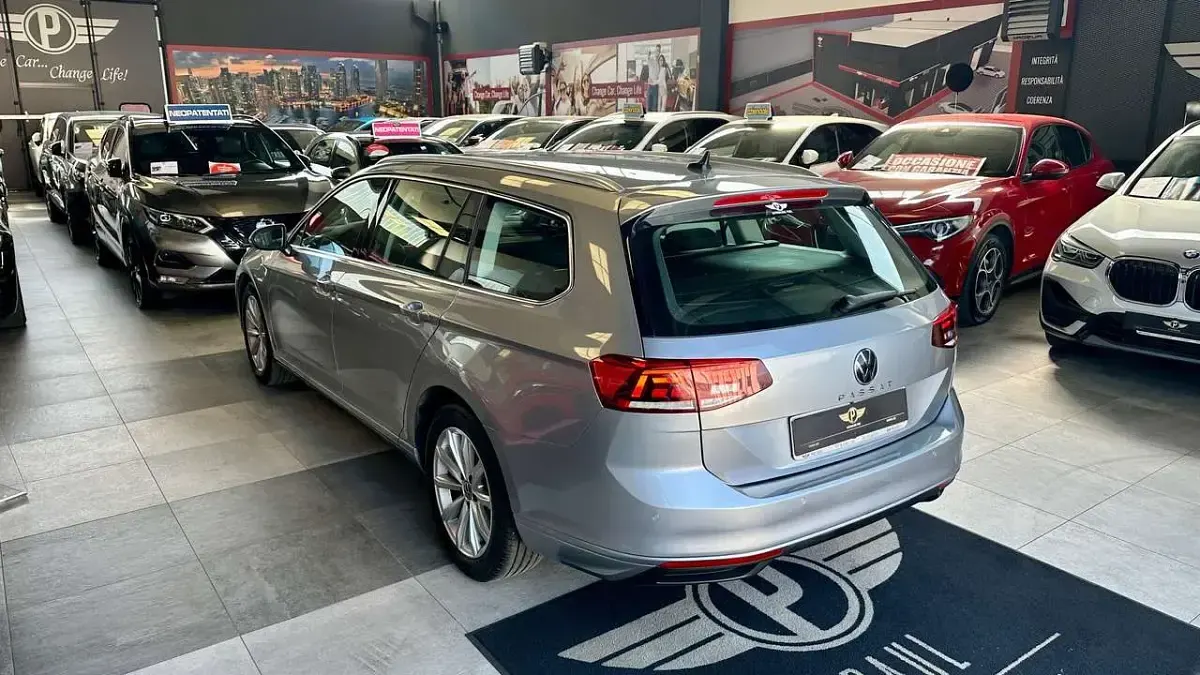 Usata VW Passat Business 150 CV (110 kW) 2021 Argento Station wagon