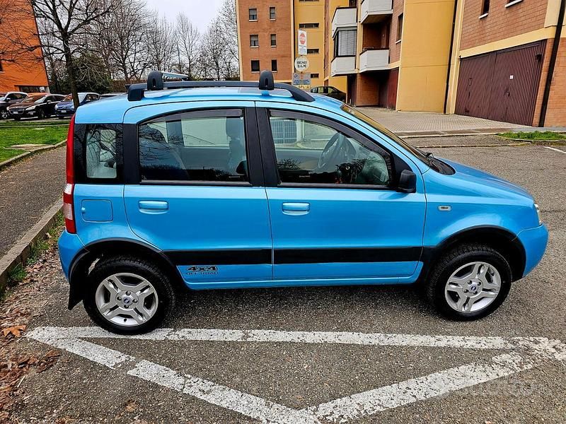 Usata Fiat Panda 4x4 Climbing 60 CV (44 kW) 2005 Blu Utilitaria