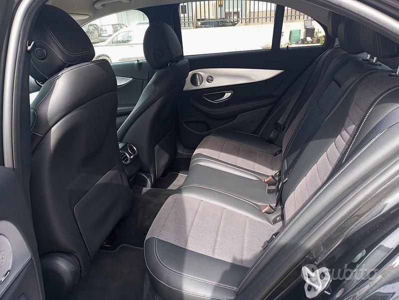 Usata Mercedes E220 2021 Grigio Berlina