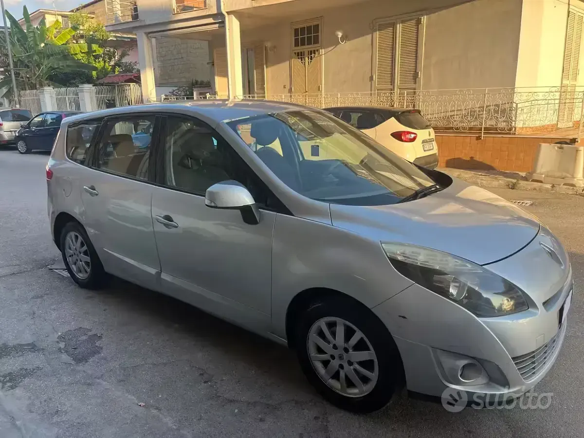 Usata Renault Scénic III Dynamique 130 CV (95 kW) 2010 Grigio Monovolume