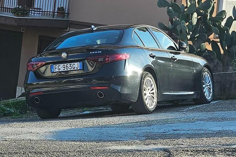 Usata Alfa Romeo Giulia Business 180 CV (132 kW) 2016 Nero Berlina