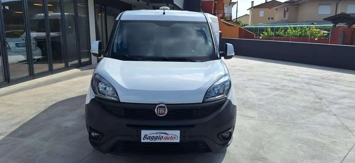 Usata Fiat Doblò 120 CV (88 kW) 2018 Bianco pastello Monovolume