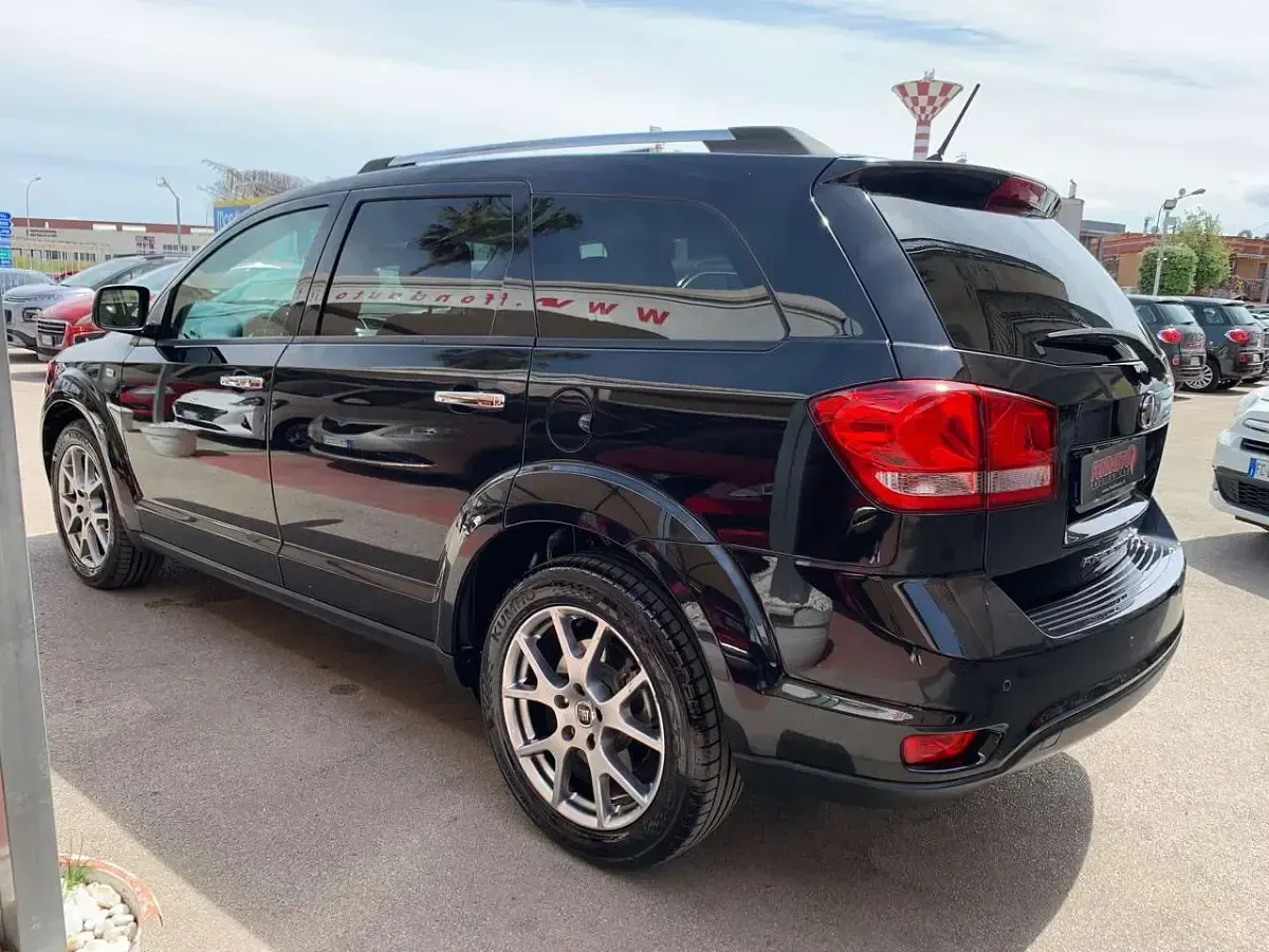 Usata Fiat Freemont Cross 140 CV (102 kW) 2015 Nero SUV