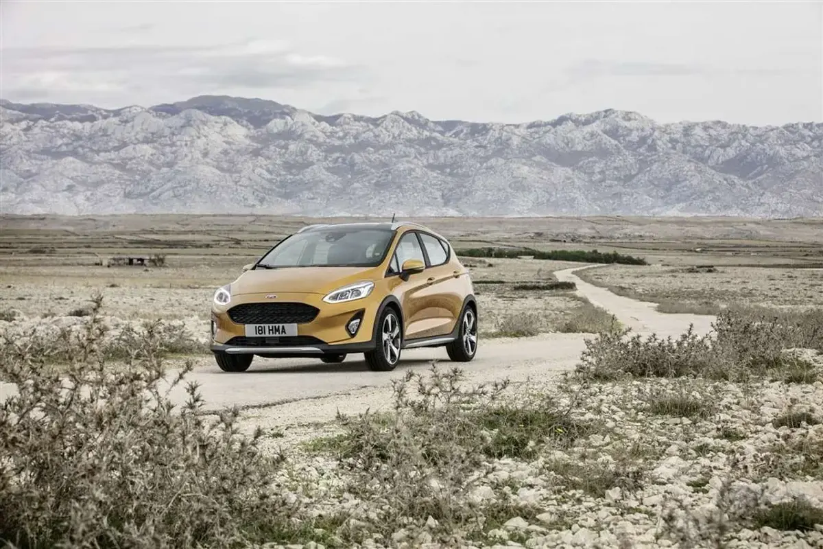 Usata Ford Fiesta Active 101 CV (74 kW) 2019 0q pure white Utilitaria