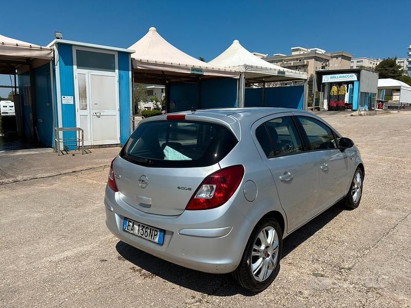 Usata Opel Corsa 75 CV (55 kW) 2010 Utilitaria
