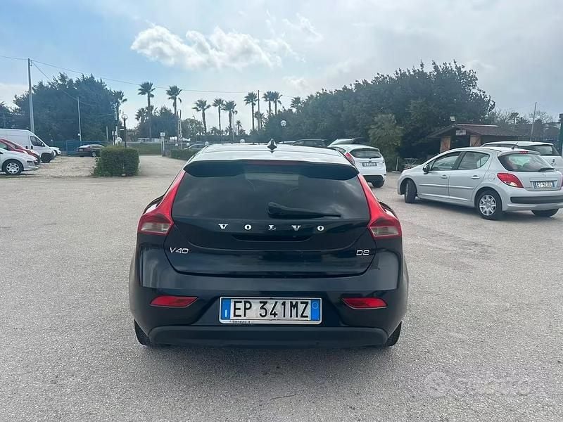 Usata Volvo V40 Kinetic 115 CV (84 kW) 2013 Nero Berlina