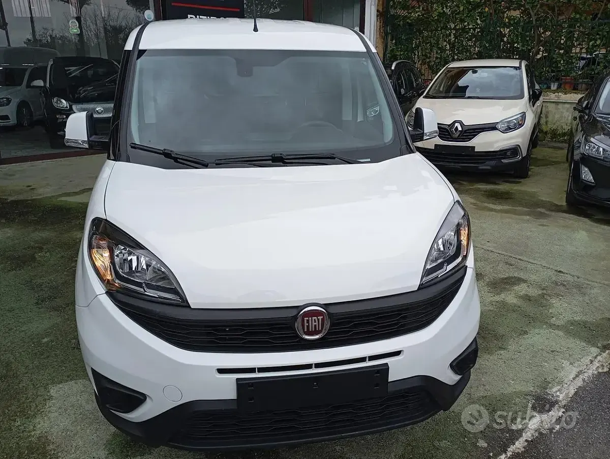 Usata Fiat Doblò Lounge 105 CV (77 kW) 2022 Bianco Monovolume