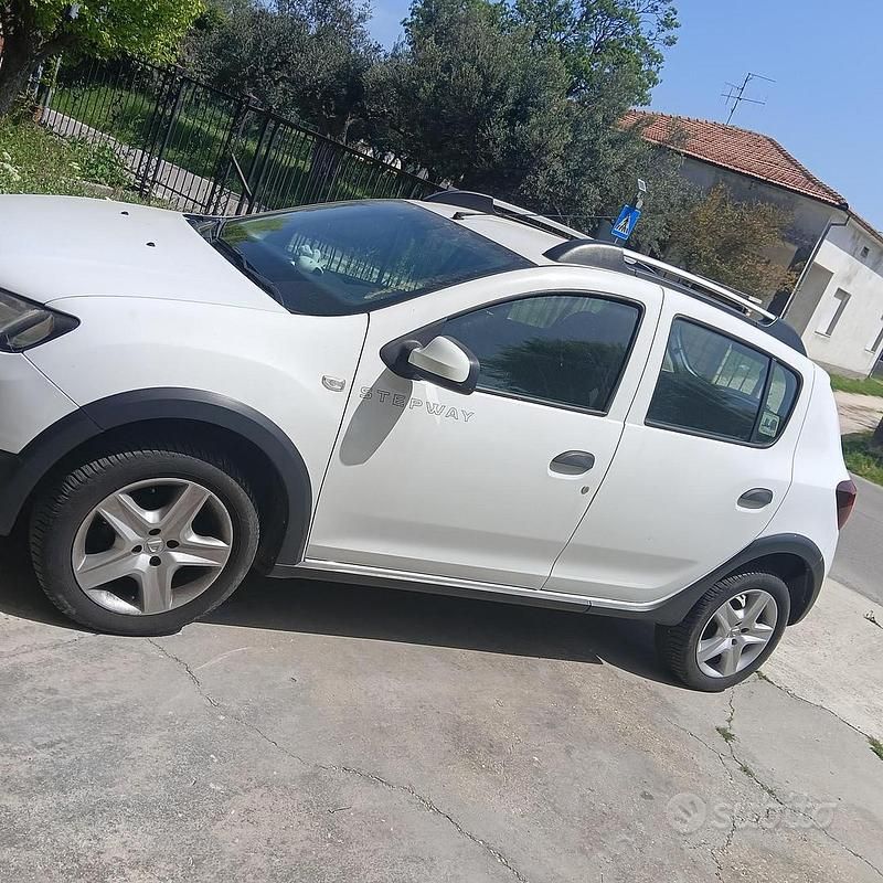 Usata Dacia Sandero Stepway 90 CV (66 kW) 2016 Bianco Berlina