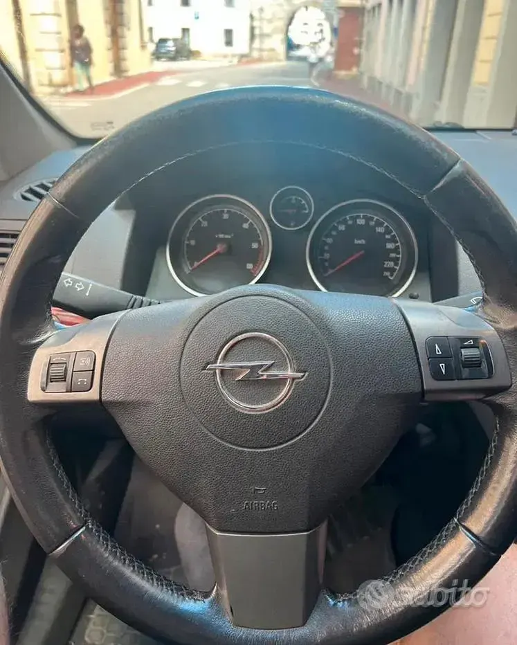 Usata Opel Astra 110 CV (80 kW) 2004 Grigio Berlina