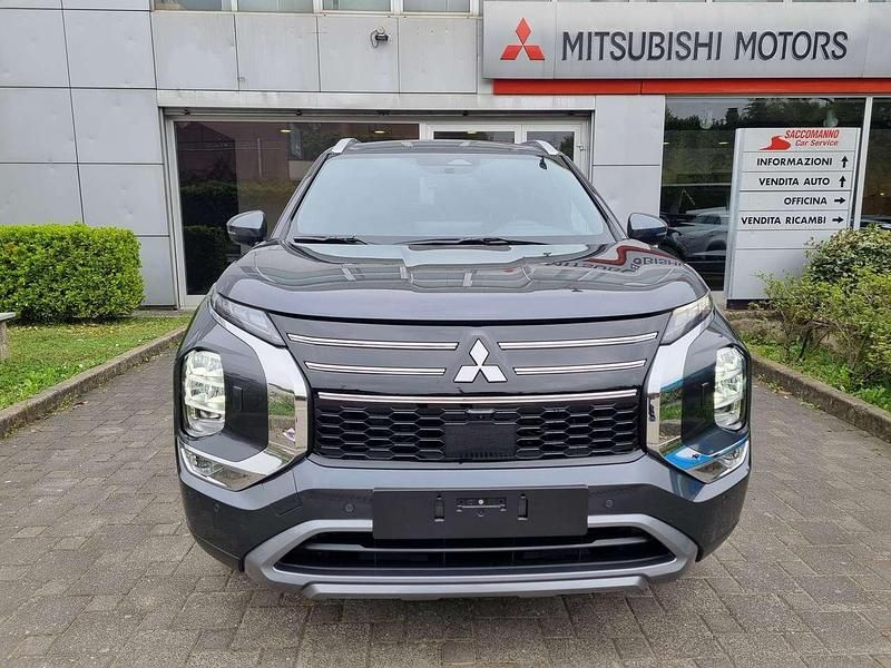 Nuova Mitsubishi Outlander P-HEV Inform 306 CV (225 kW) 2026 Graphite grey metallizzato SUV