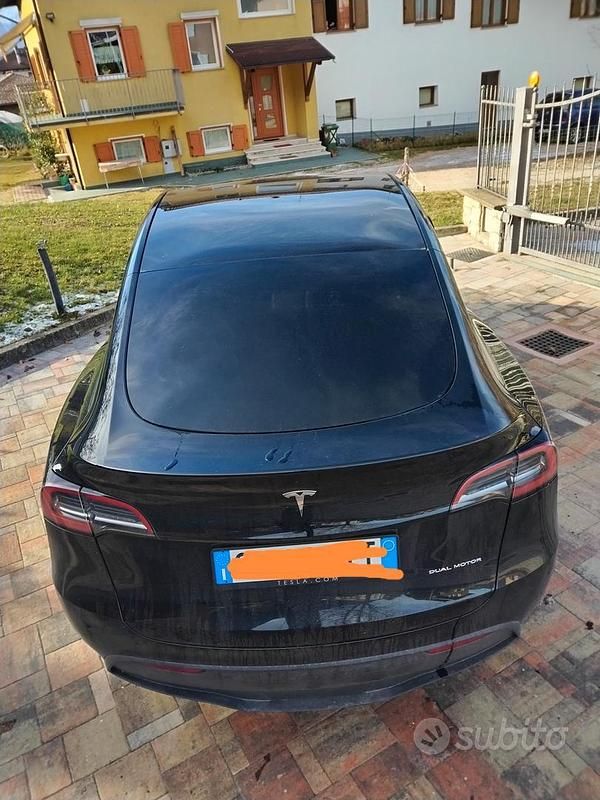 Usata Tesla Model Y 250 kW (340 CV) 2023 Nero SUV