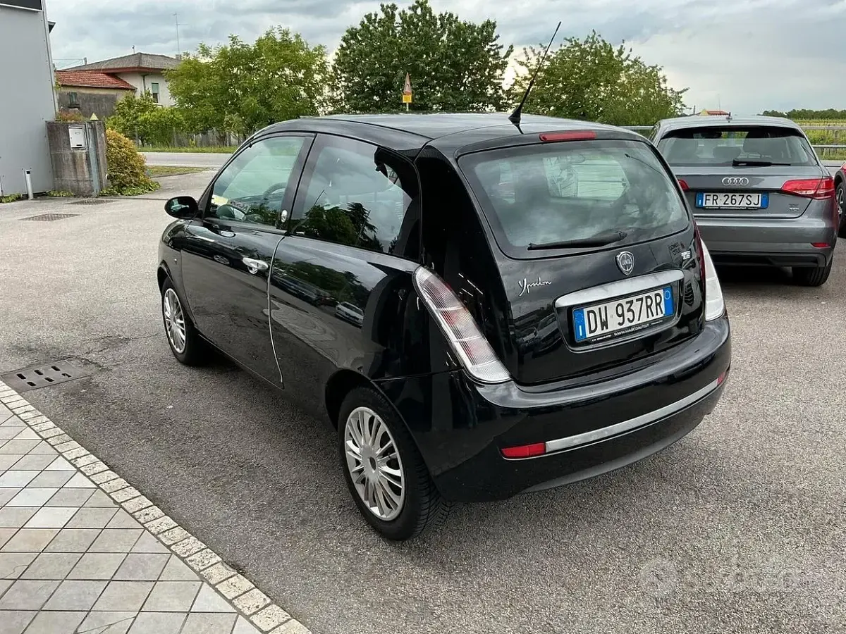 Usata Lancia Ypsilon 77 CV (56 kW) 2009 Nero Utilitaria
