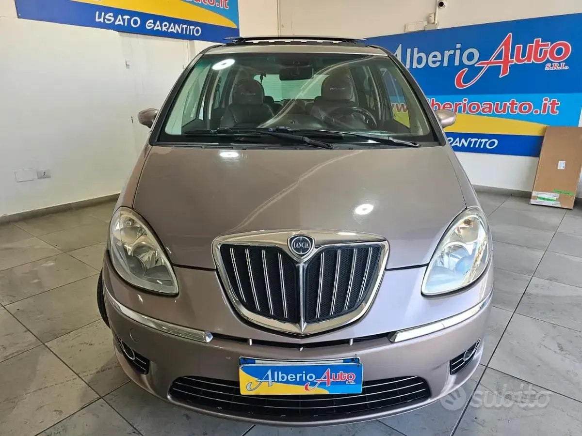 Usata Lancia Musa 90 CV (66 kW) 2008 Grigio Monovolume