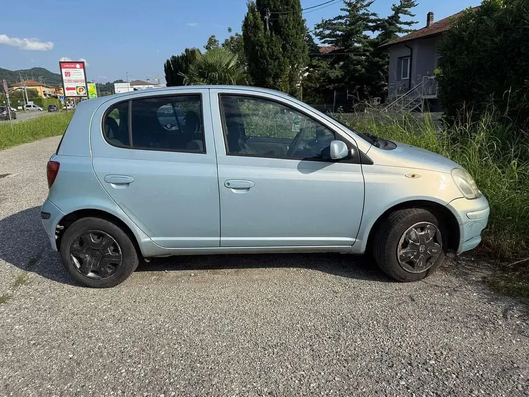 Usata Toyota Yaris Sol 68 CV (50 kW) 2004 Bluazzurro Berlina