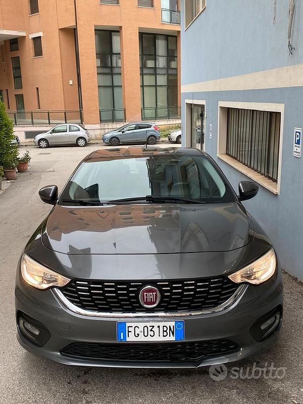 Occasion Fiat Tipo Opening Edition 129 ch (94 kW) 2016 Gris Berline