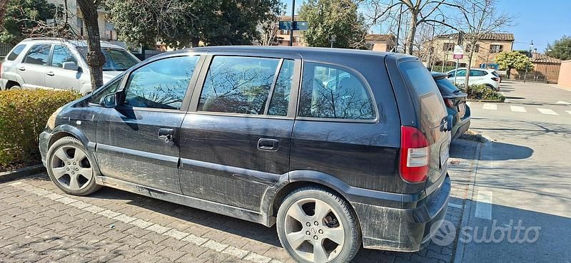 Usata Opel Zafira 125 CV (91 kW) 2004 Nero Monovolume