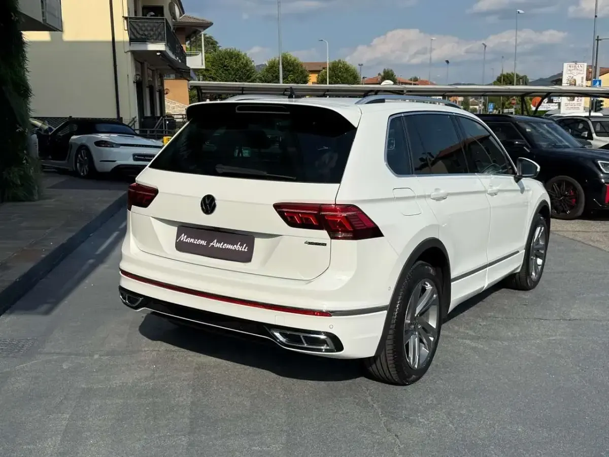 Usata VW Tiguan R-line 150 CV (110 kW) 2024 Bianco SUV