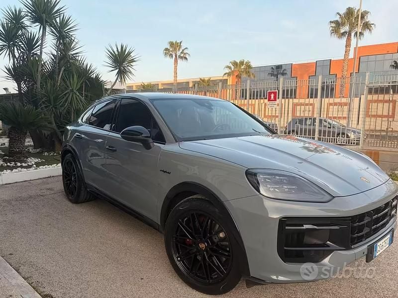 Gebraucht Porsche Cayenne 305 PS (224 kW) 2024 Schwarz SUV