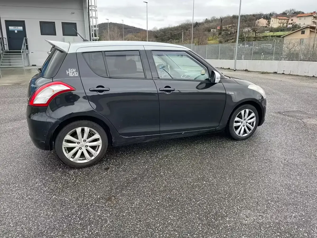 Gebraucht Suzuki Swift 75 PS (55 kW) 2013 Schwarz Kleinwagen