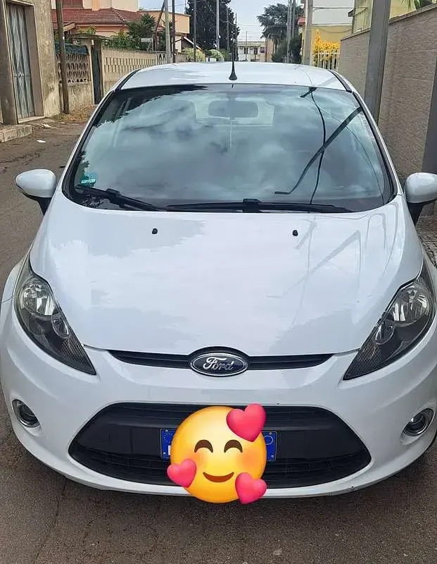 Usata Ford Fiesta Titanium 60 CV (44 kW) 2012 Bianco Berlina