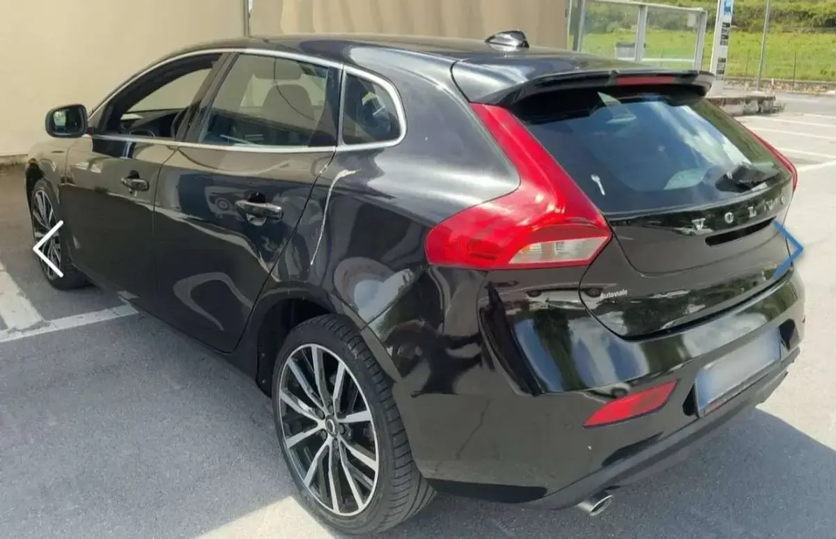Usata Volvo V40 Inscription 190 CV (139 kW) 2018 Nero Berlina