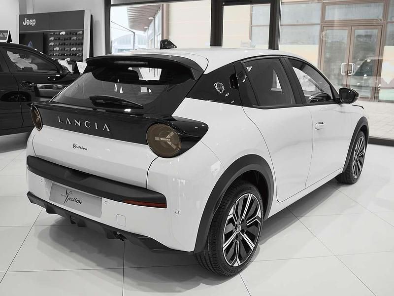 Nuova Lancia Ypsilon 101 CV (74 kW) 2025 Bianco Utilitaria