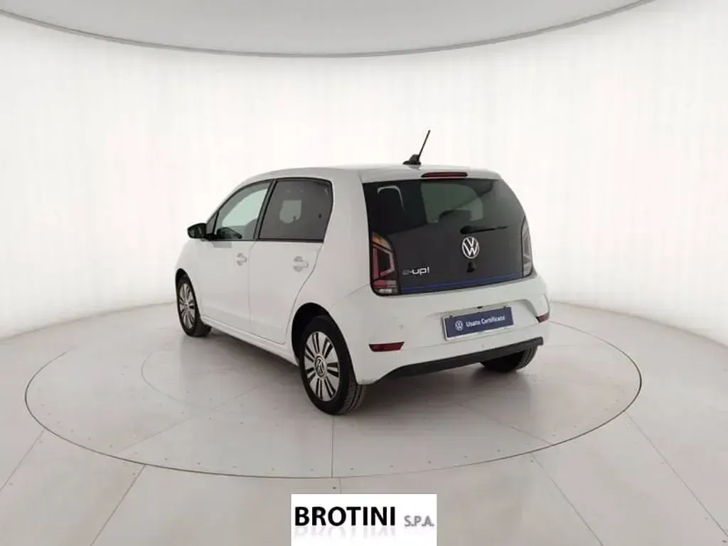 Usata VW e-up! 61 kW (83 CV) 2021 Bianco pastello Utilitaria