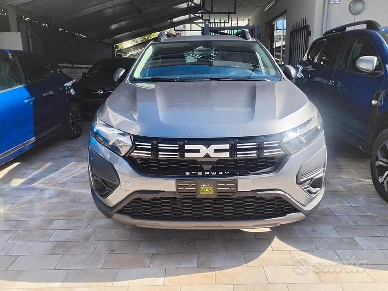 Usata Dacia Sandero Essentiel 101 CV (74 kW) 2025 Grigio Berlina
