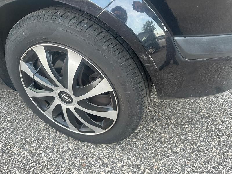 Usata Opel Astra 101 CV (74 kW) 2007 Nero Berlina