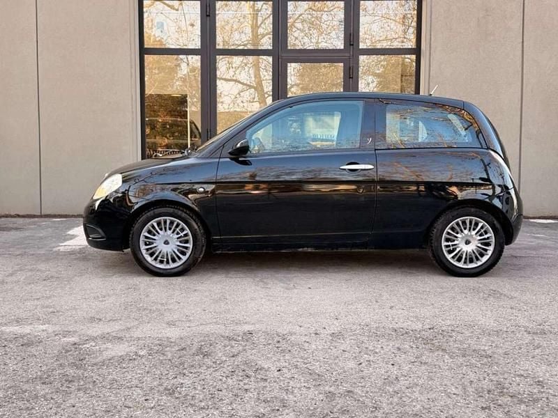 Usata Lancia Ypsilon 60 CV (44 kW) 2009 Nero Utilitaria